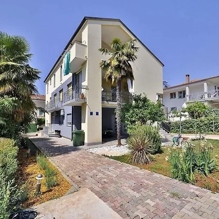 Moderne In Mit Offener Terrasse アパート